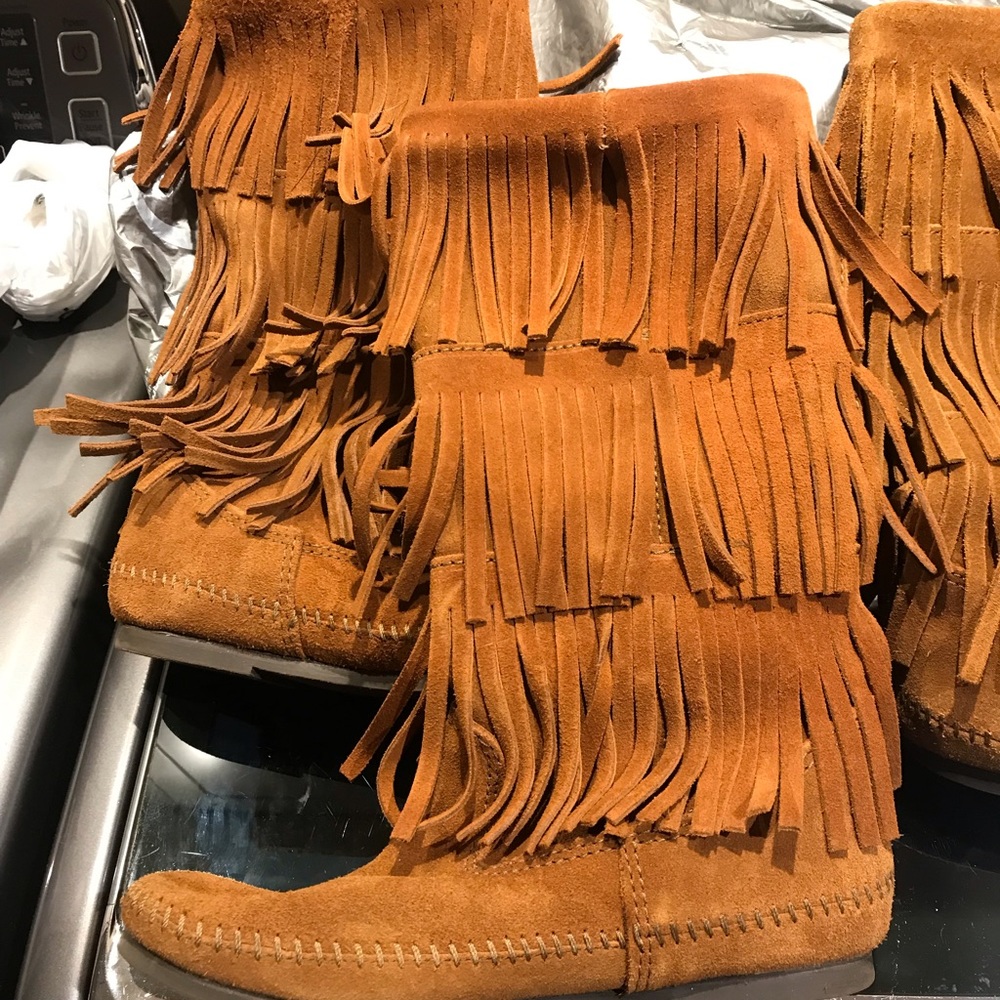 💢SOLD💢 Minnetonka Boots
